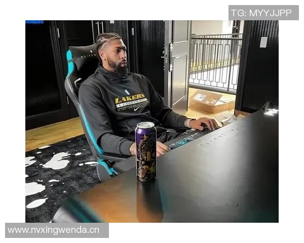 浓眉在训练营增重13斤展现更强壮体态引发球迷热议